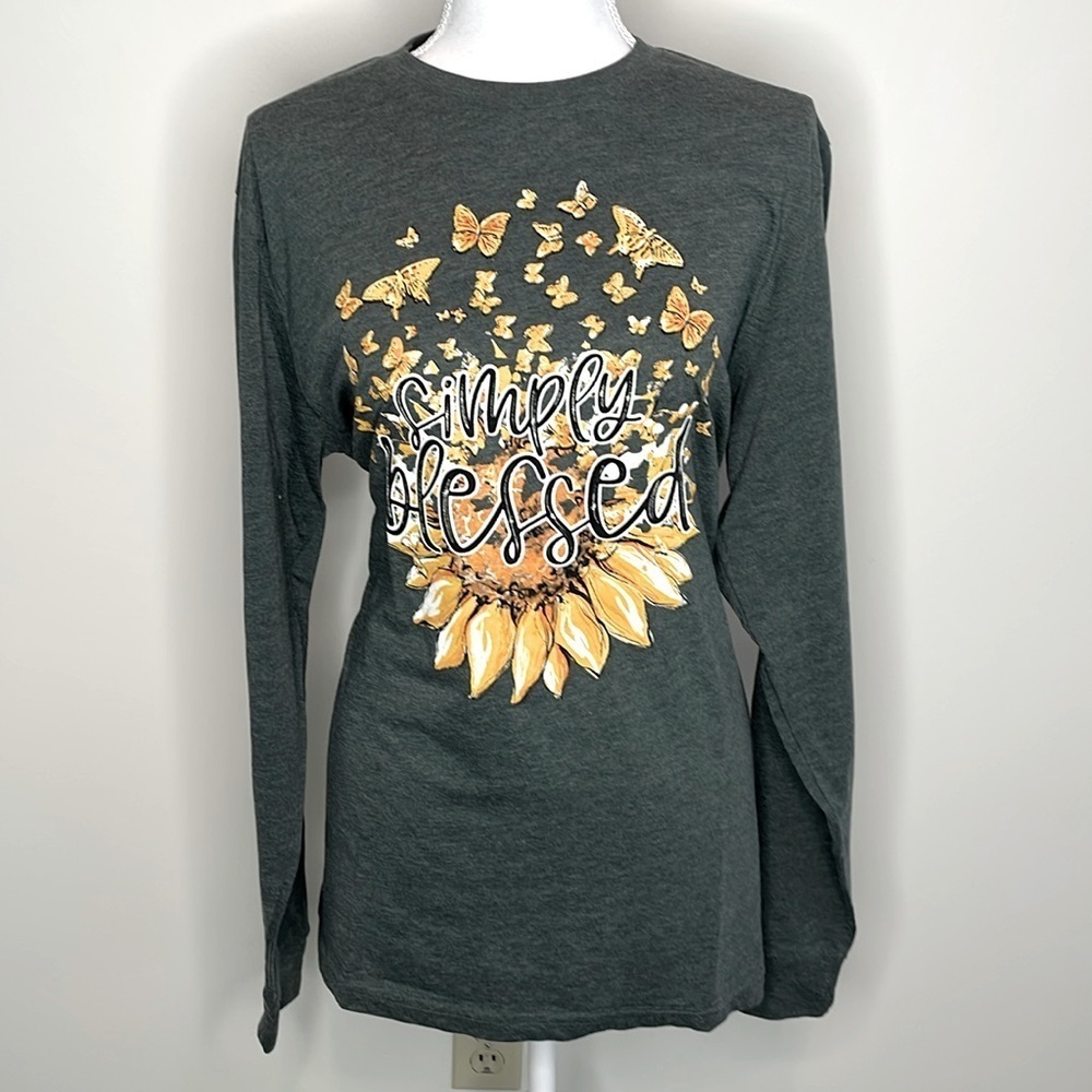 “Simply Blessed" Gray/Green L/S Tee NWOT. Large